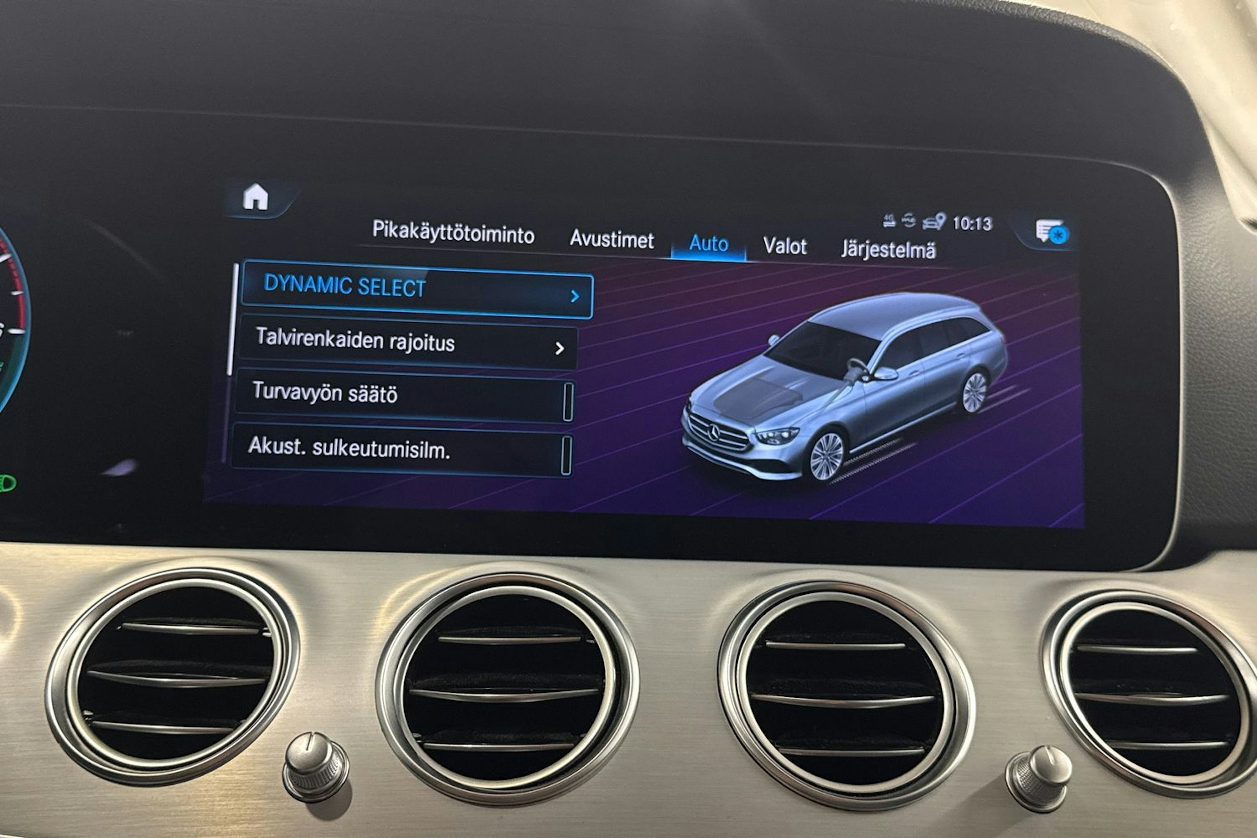 musta Mercedes-Benz E 2022 kuva 36.