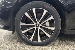 musta Mercedes-Benz E 2022 kuva 41.