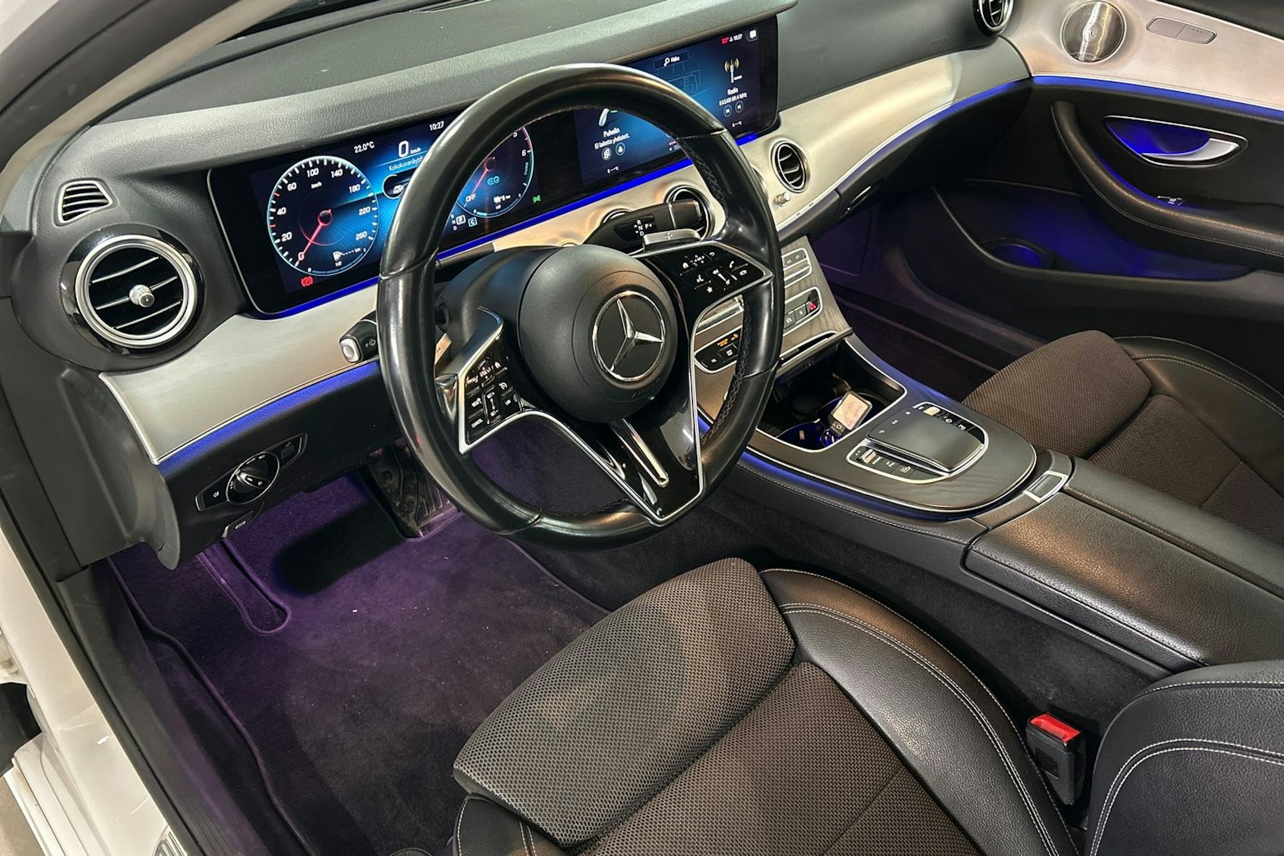 Valkoinen Mercedes-Benz E 2022 kuva 7.