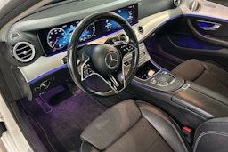 Valkoinen Mercedes-Benz E 2022 kuva 7.