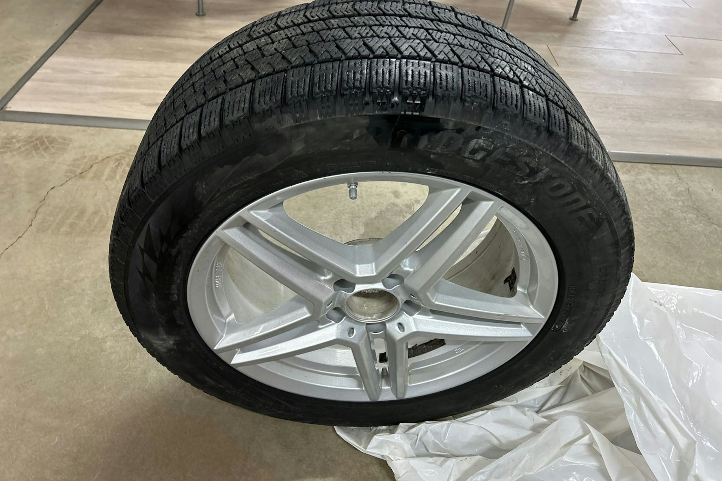 Valkoinen Mercedes-Benz E 2022 kuva 13.
