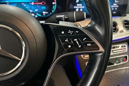 Valkoinen Mercedes-Benz E 2022 kuva 15.