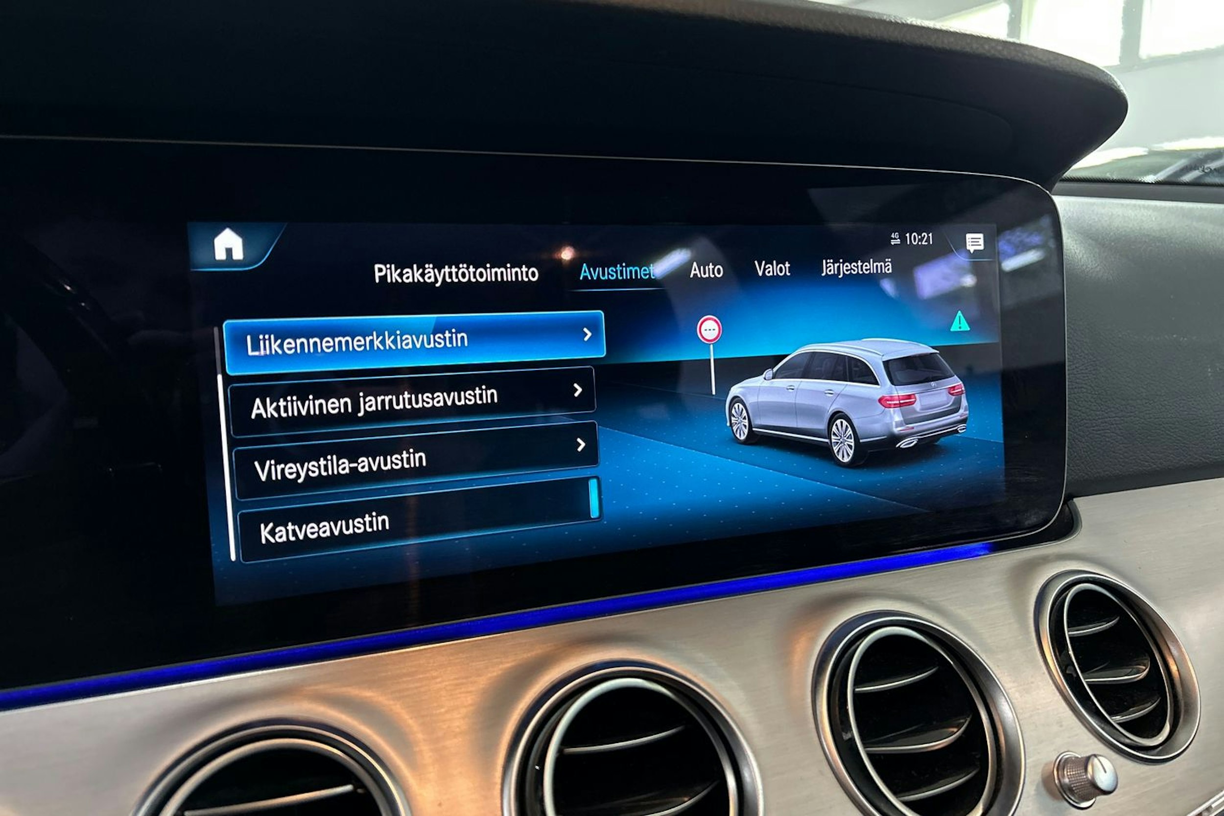 Valkoinen Mercedes-Benz E 2022 kuva 20.