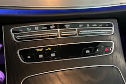 Valkoinen Mercedes-Benz E 2022 kuva 22.