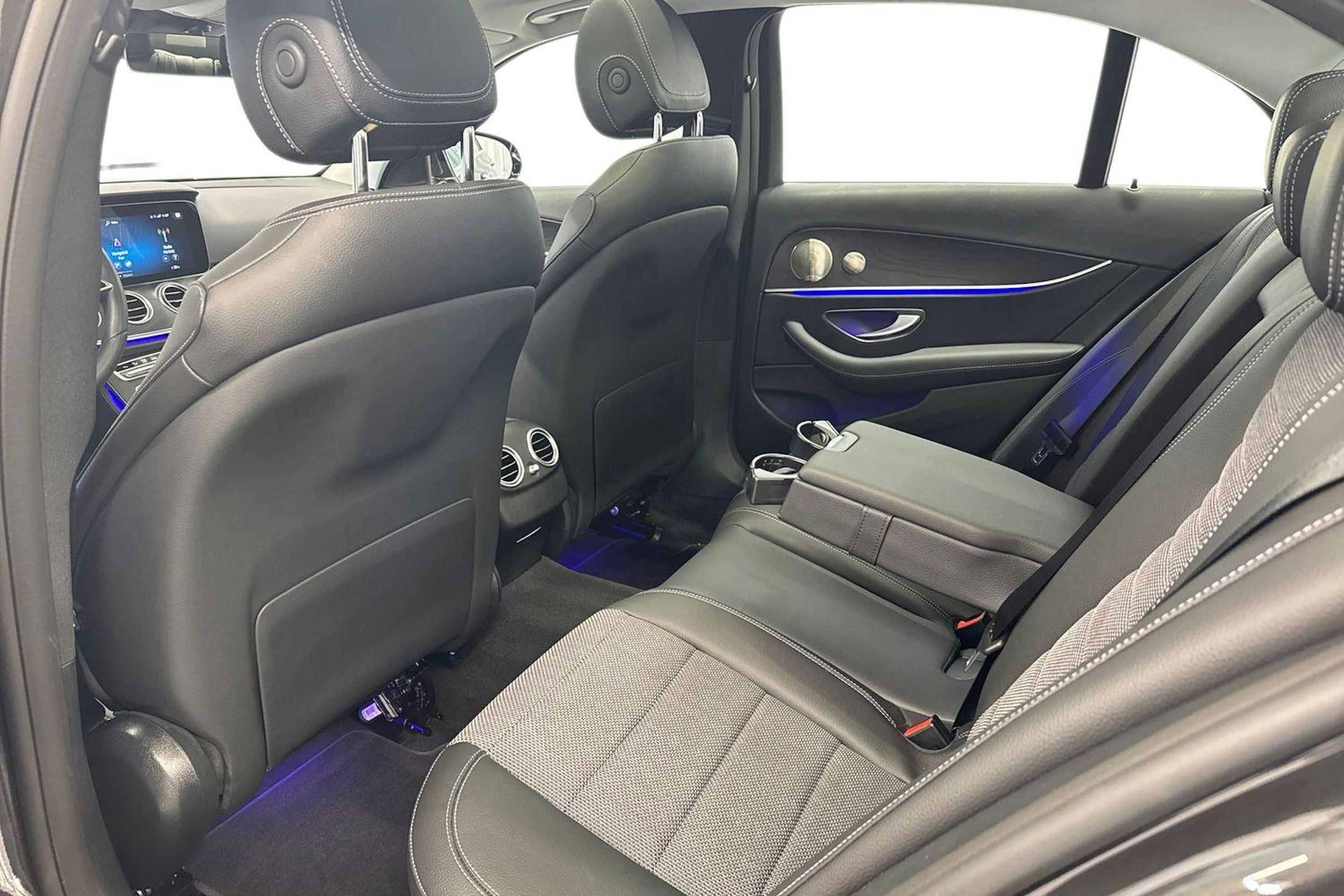 harmaa Mercedes-Benz E 2023 kuva 8.
