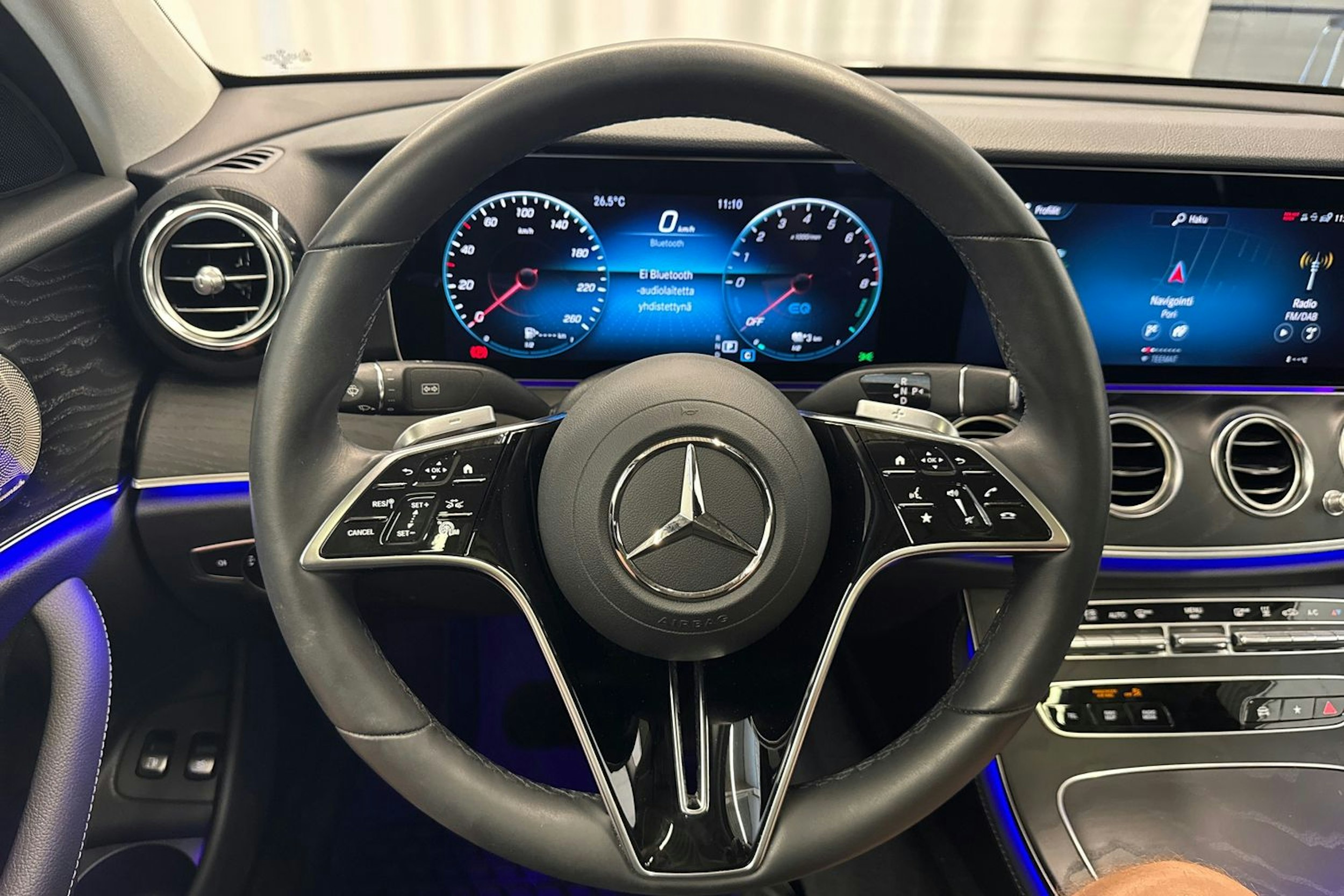 harmaa Mercedes-Benz E 2023 kuva 16.