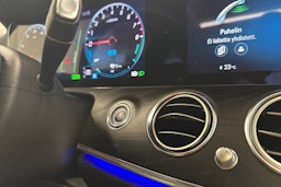 harmaa Mercedes-Benz E 2023 kuva 19.