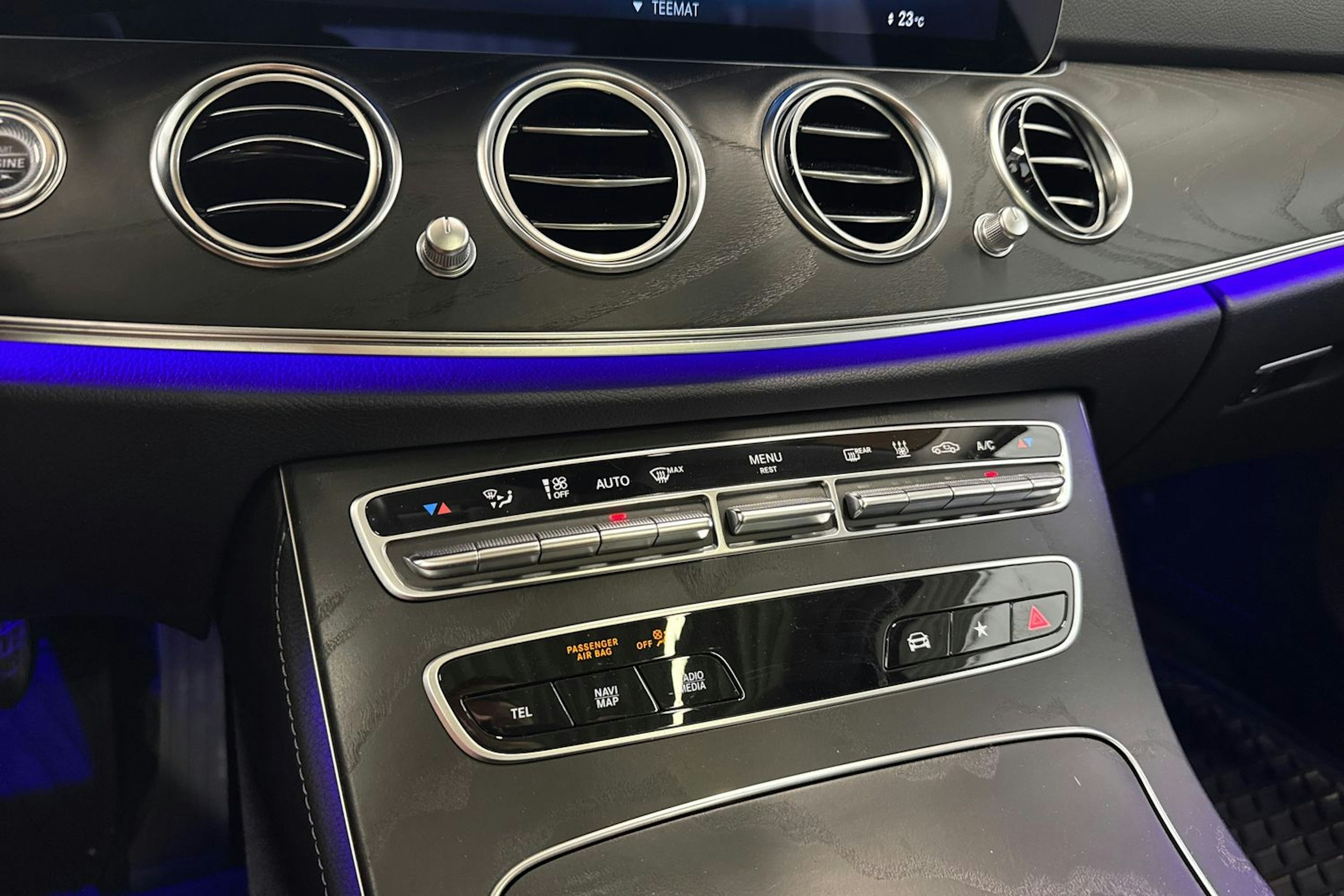 harmaa Mercedes-Benz E 2023 kuva 23.
