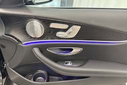 harmaa Mercedes-Benz E 2023 kuva 30.