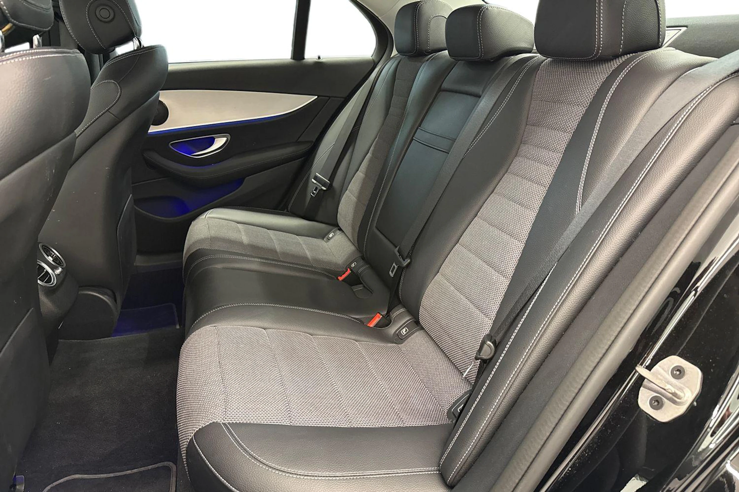 Musta Mercedes-Benz E 2023 kuva 8.