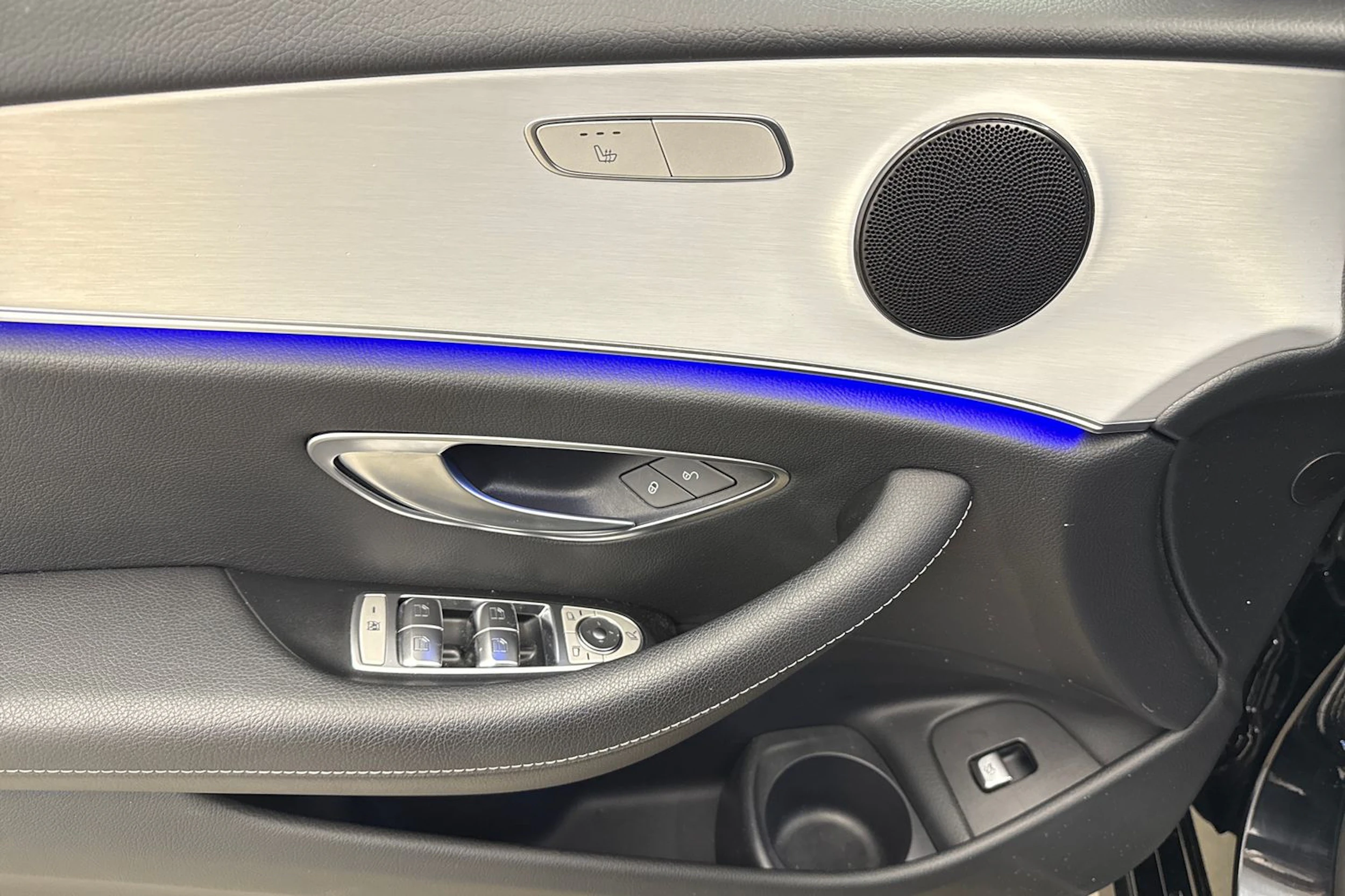 Musta Mercedes-Benz E 2023 kuva 18.