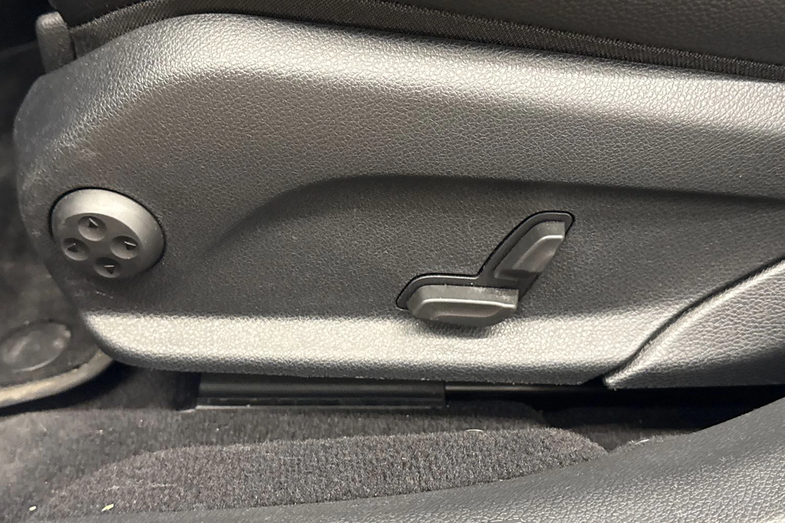 Musta Mercedes-Benz E 2023 kuva 19.