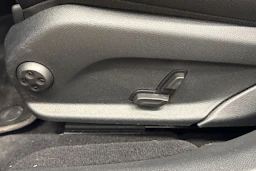 Musta Mercedes-Benz E 2023 kuva 19.