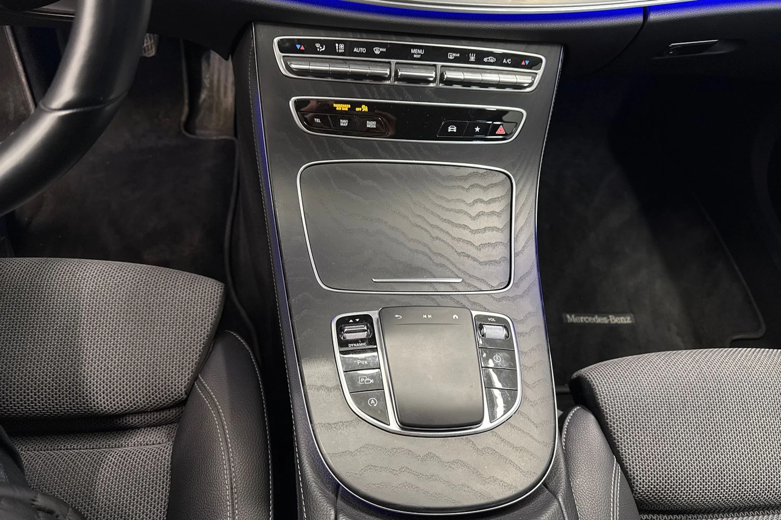 Musta Mercedes-Benz E 2023 kuva 21.