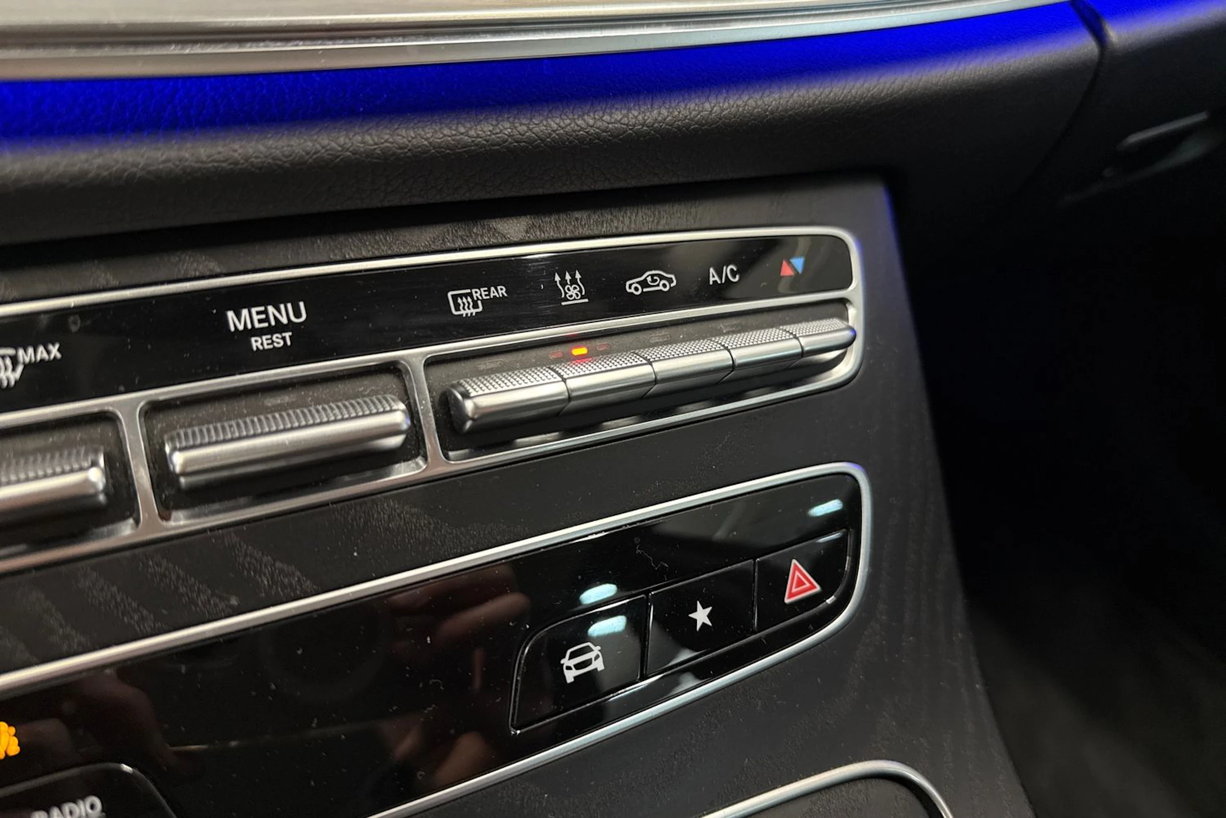 Musta Mercedes-Benz E 2023 kuva 32.