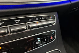 Musta Mercedes-Benz E 2023 kuva 32.