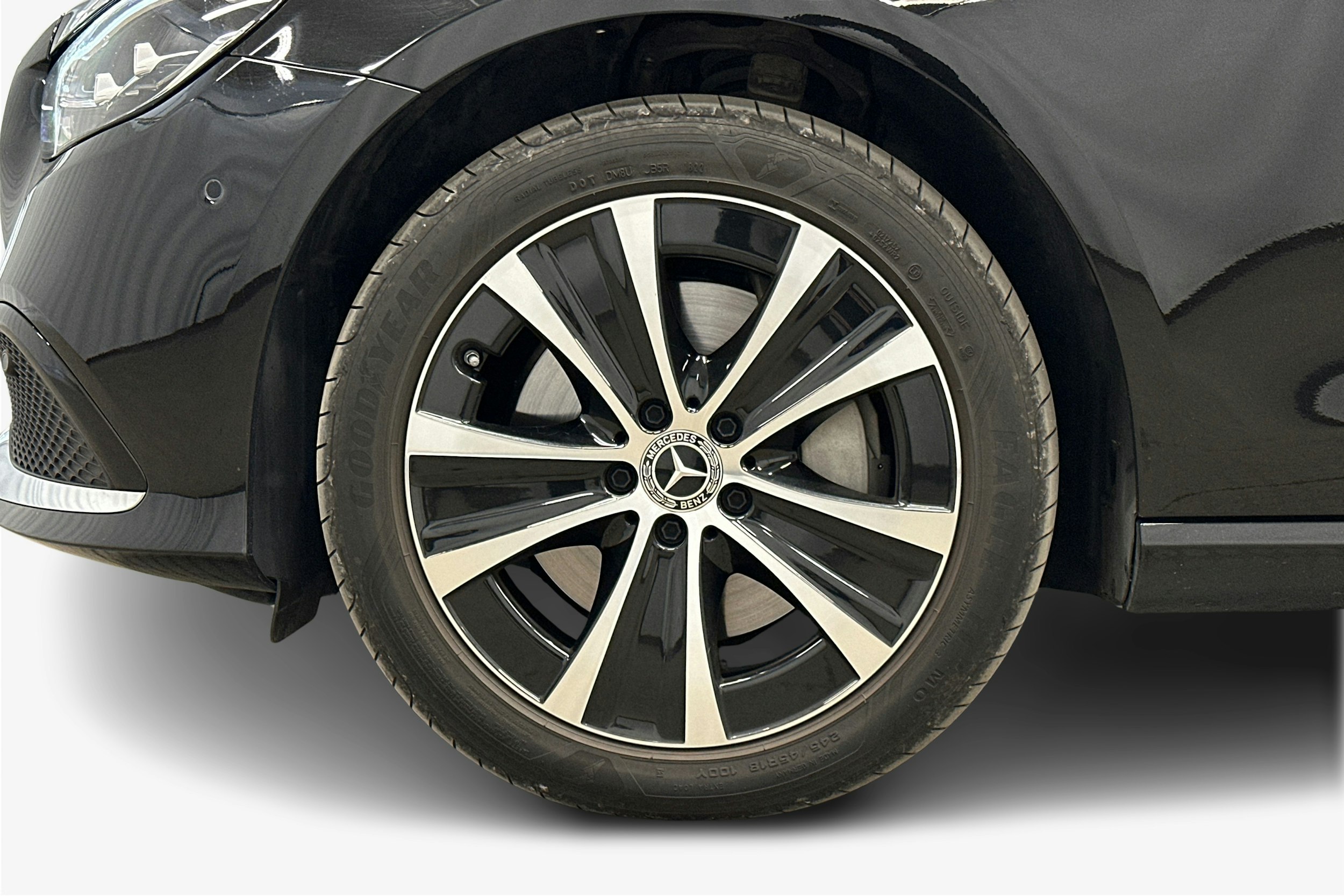 musta Mercedes-Benz E 2023 kuva 11.