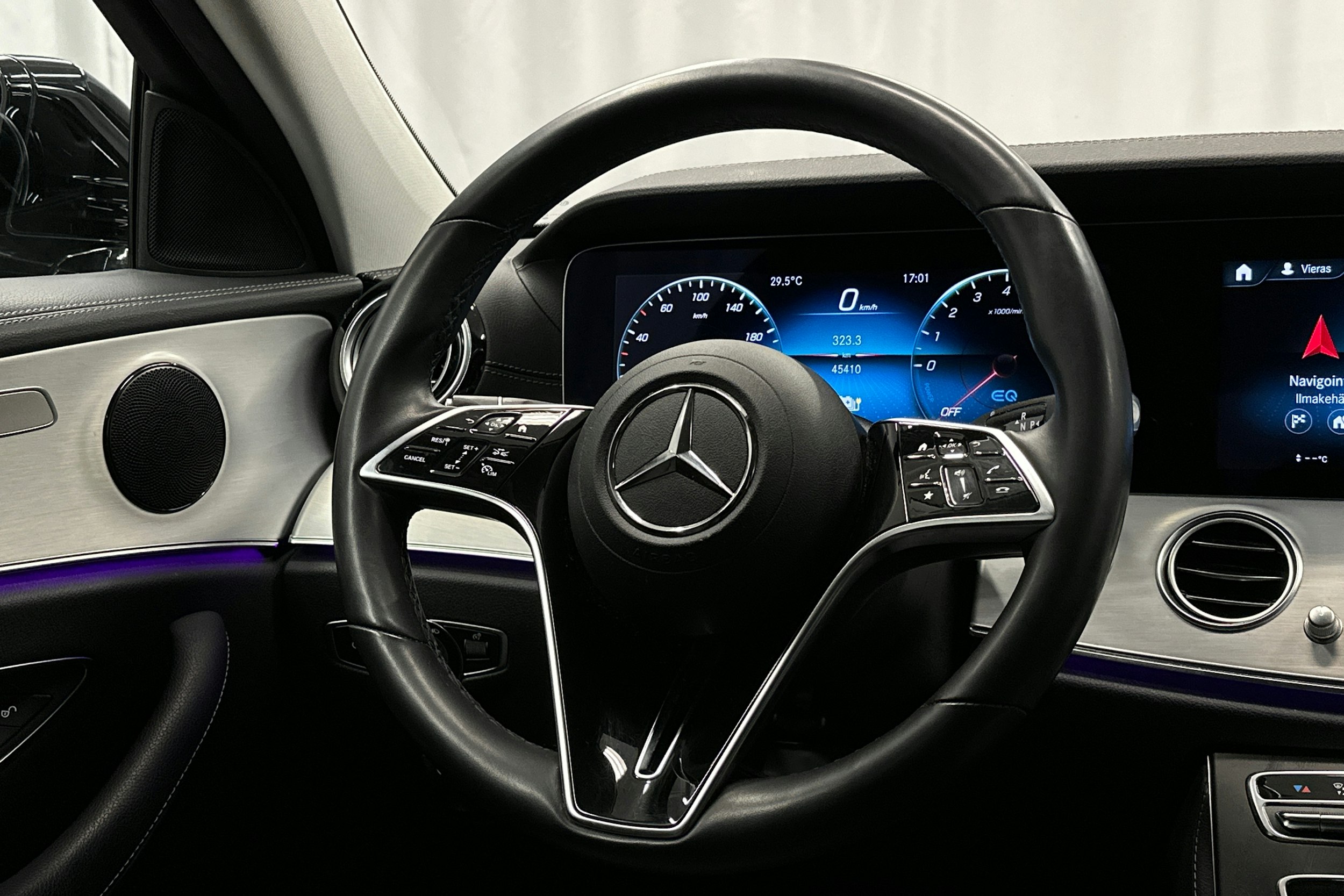 musta Mercedes-Benz E 2023 kuva 14.