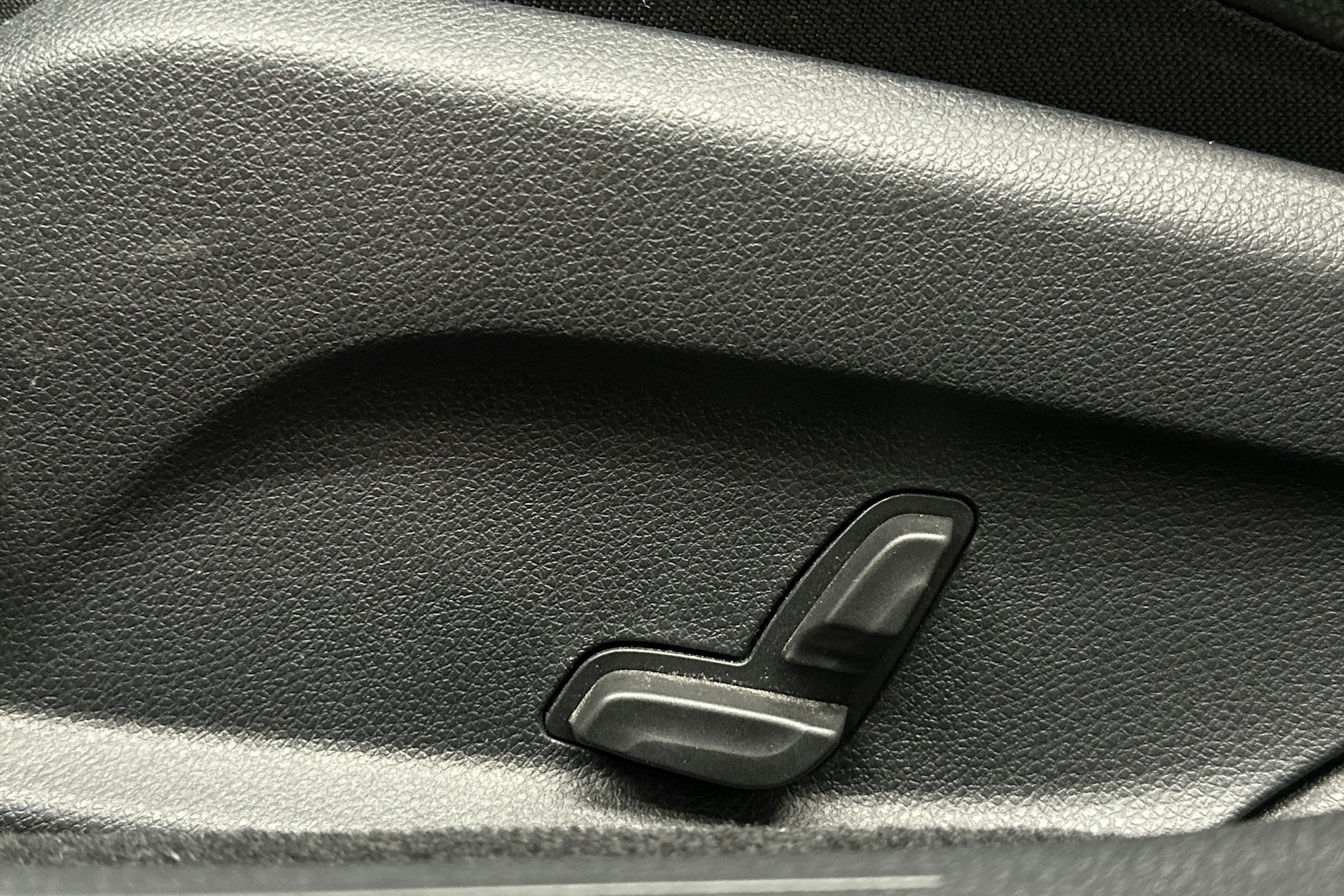 musta Mercedes-Benz E 2023 kuva 16.