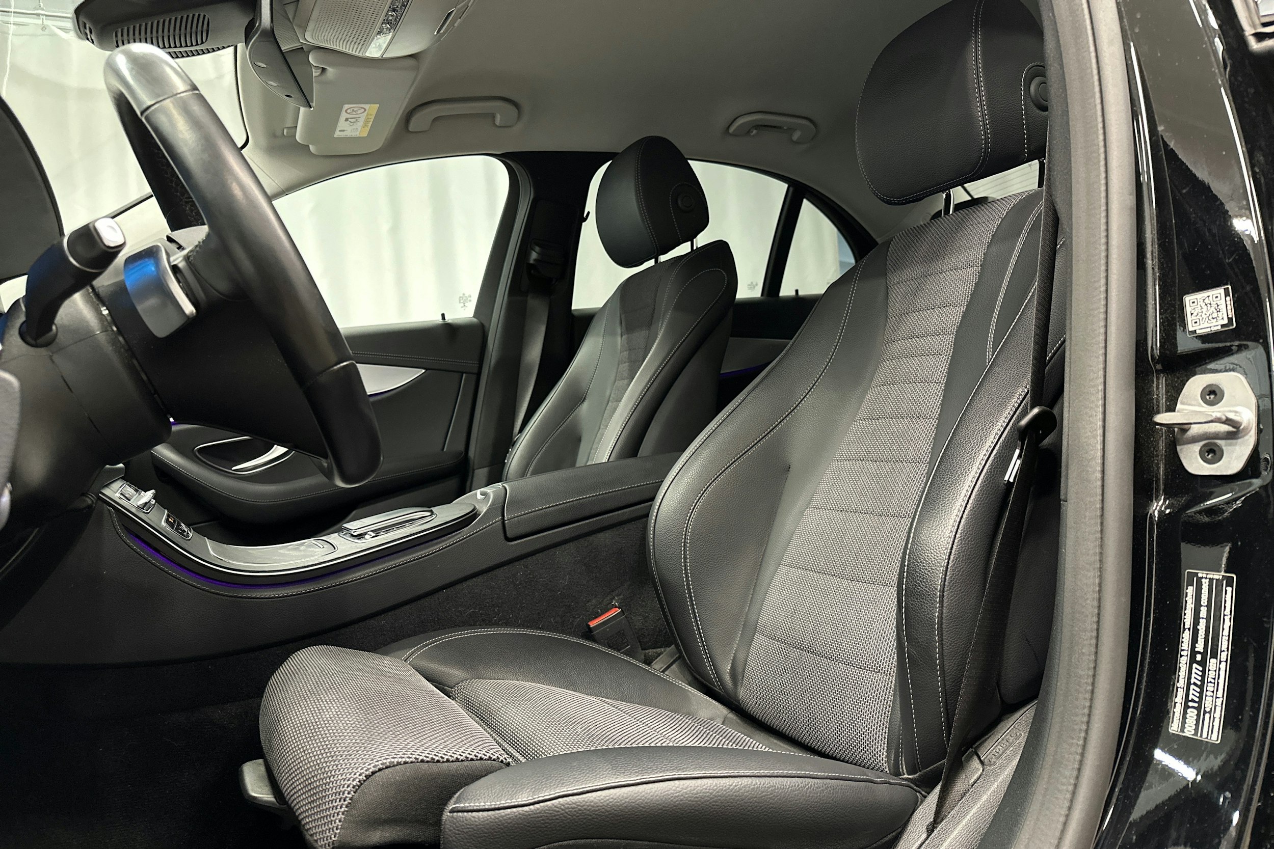 musta Mercedes-Benz E 2023 kuva 17.