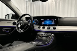 musta Mercedes-Benz E 2023 kuva 18.