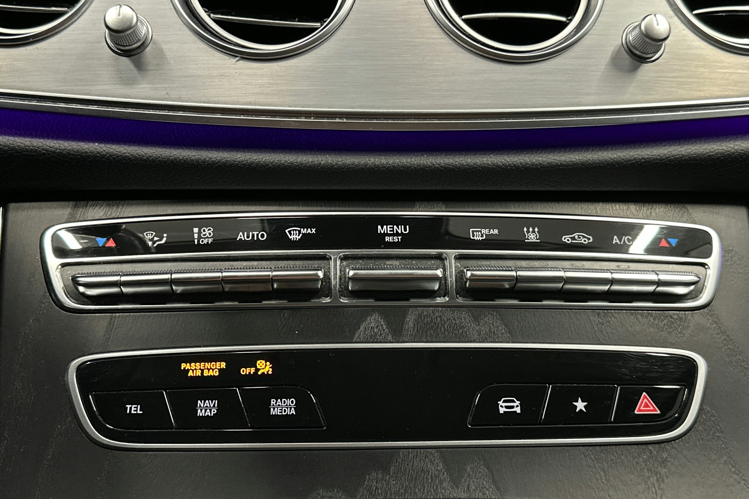 musta Mercedes-Benz E 2023 kuva 25.