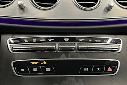 musta Mercedes-Benz E 2023 kuva 25.