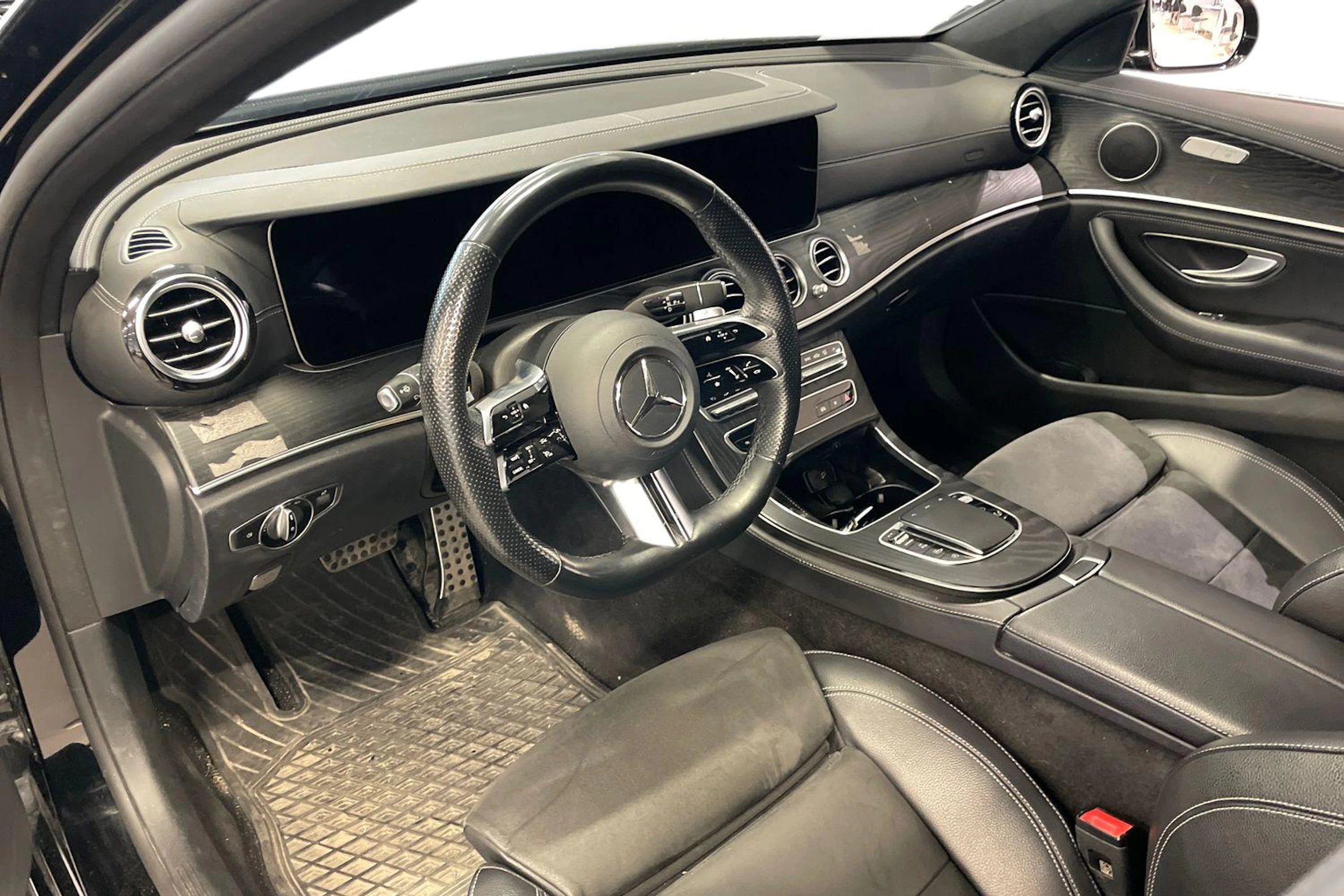 Musta Mercedes-Benz E 2023 kuva 3.