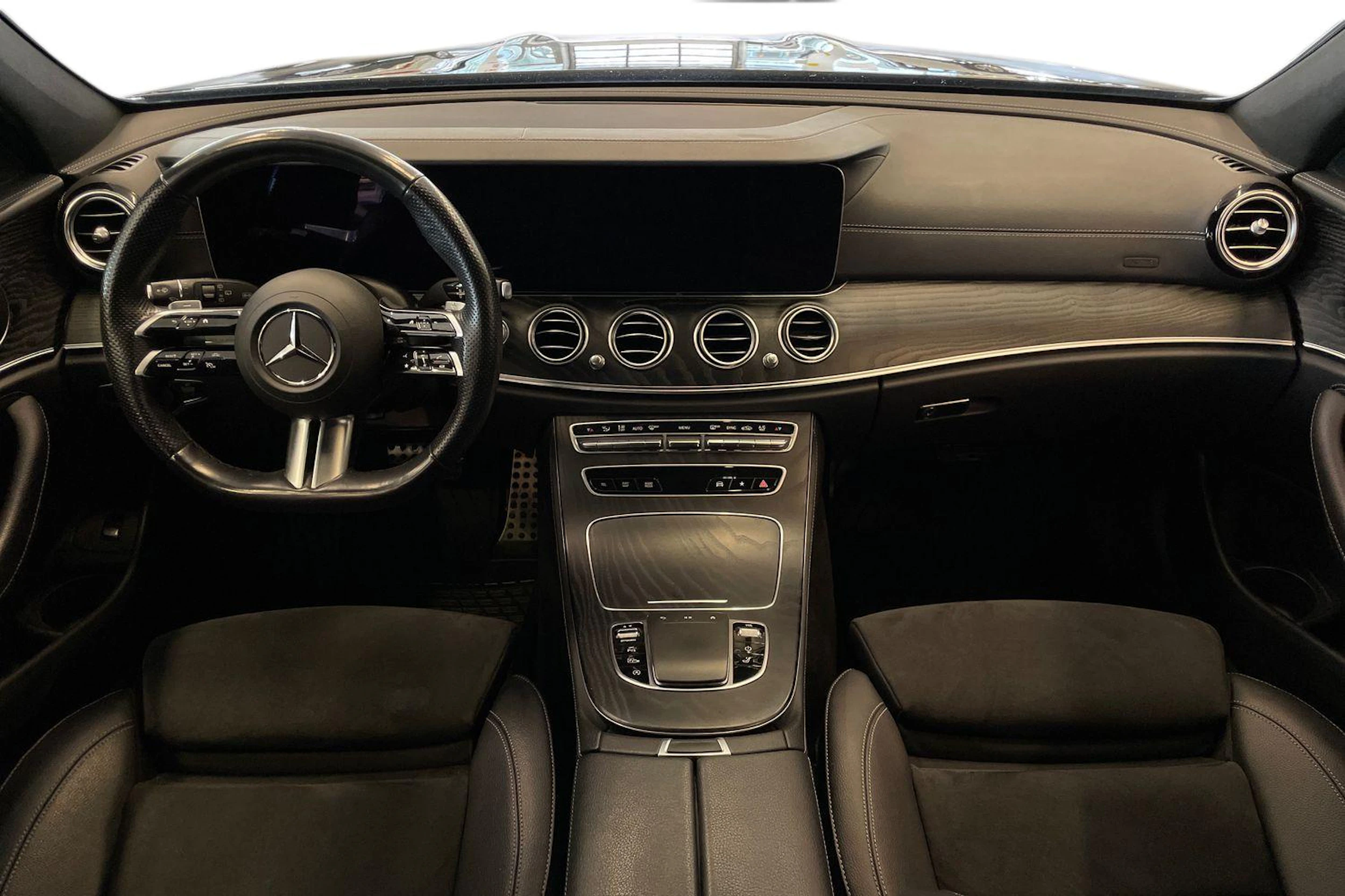 Musta Mercedes-Benz E 2023 kuva 7.