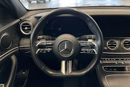 Musta Mercedes-Benz E 2023 kuva 13.