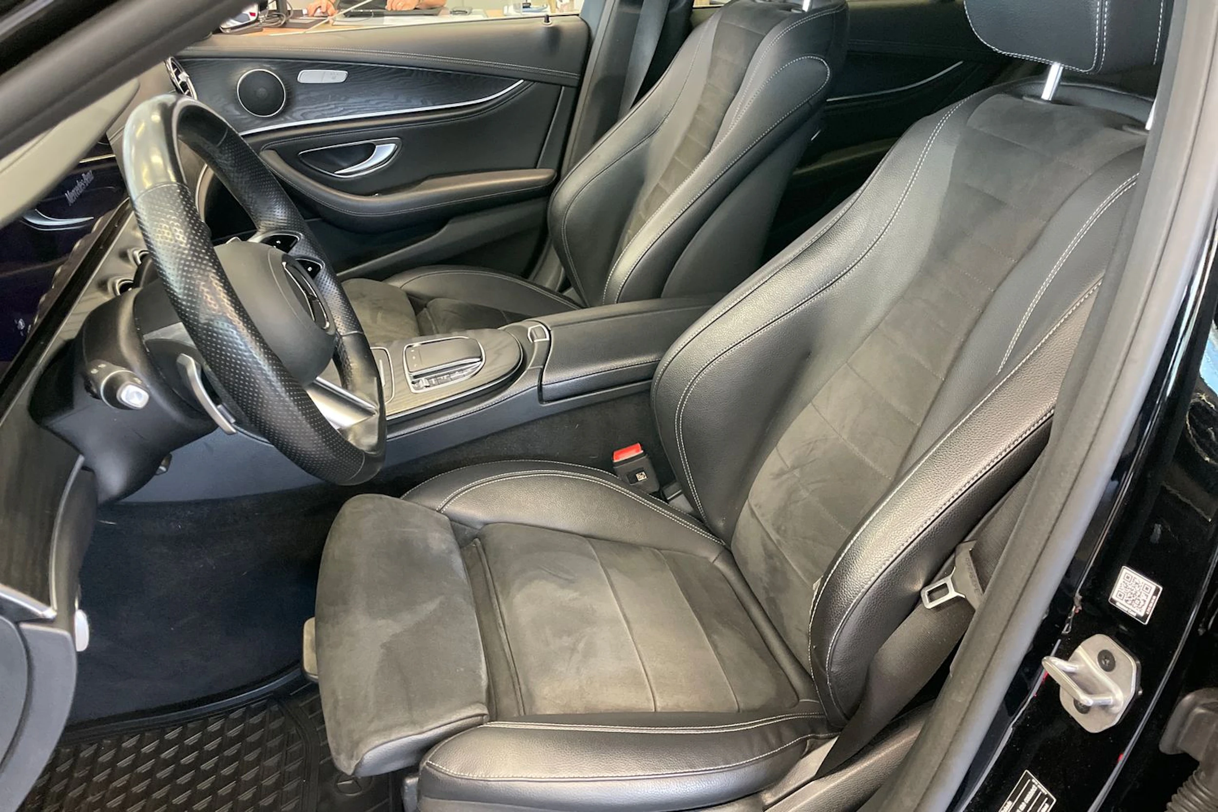 Musta Mercedes-Benz E 2023 kuva 14.