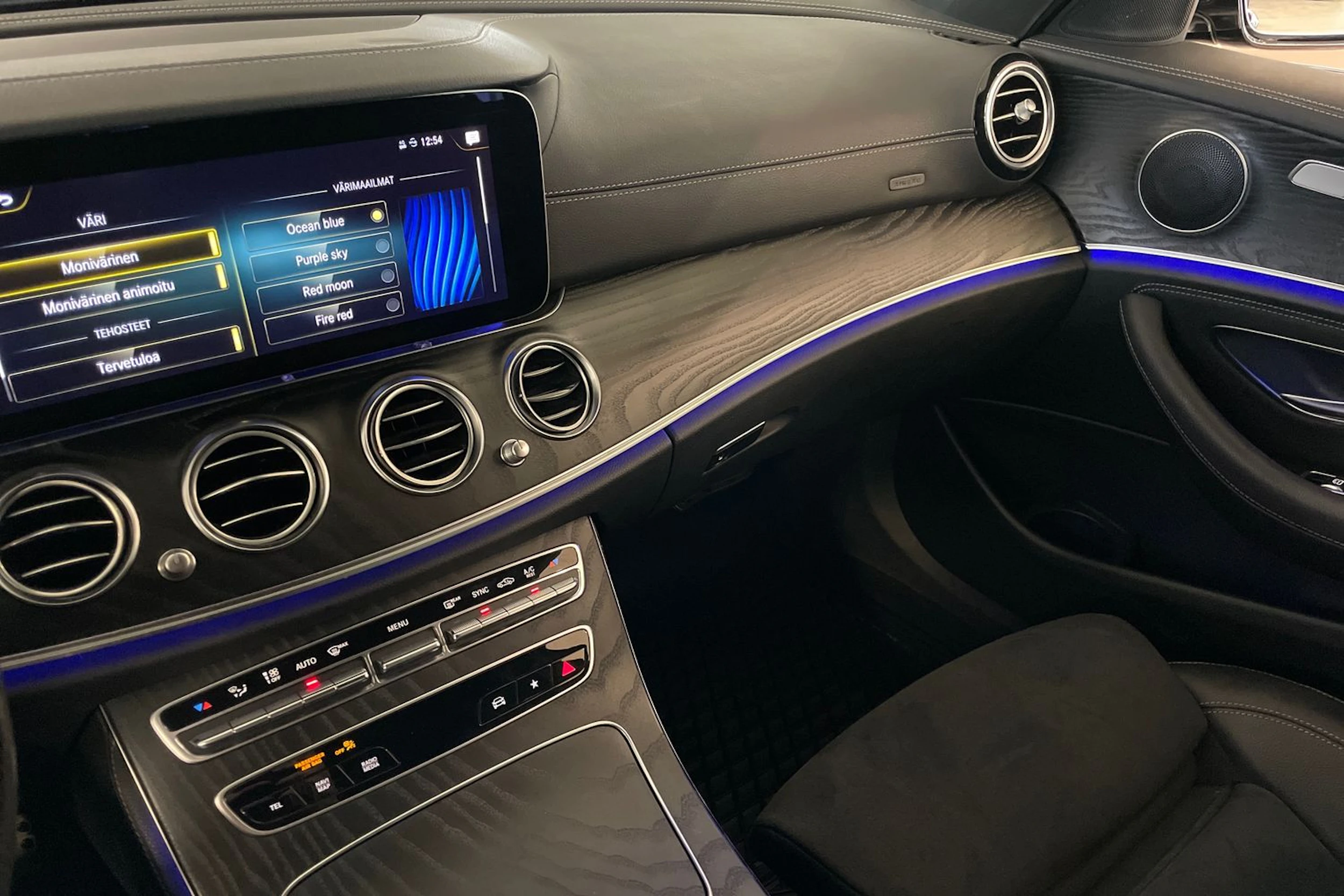 Musta Mercedes-Benz E 2023 kuva 21.