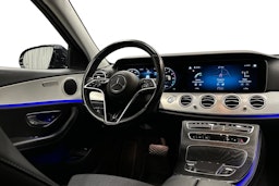 sininen Mercedes-Benz E 2023 kuva 7.