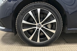 sininen Mercedes-Benz E 2023 kuva 9.
