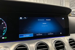 sininen Mercedes-Benz E 2023 kuva 16.