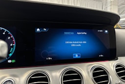 sininen Mercedes-Benz E 2023 kuva 18.