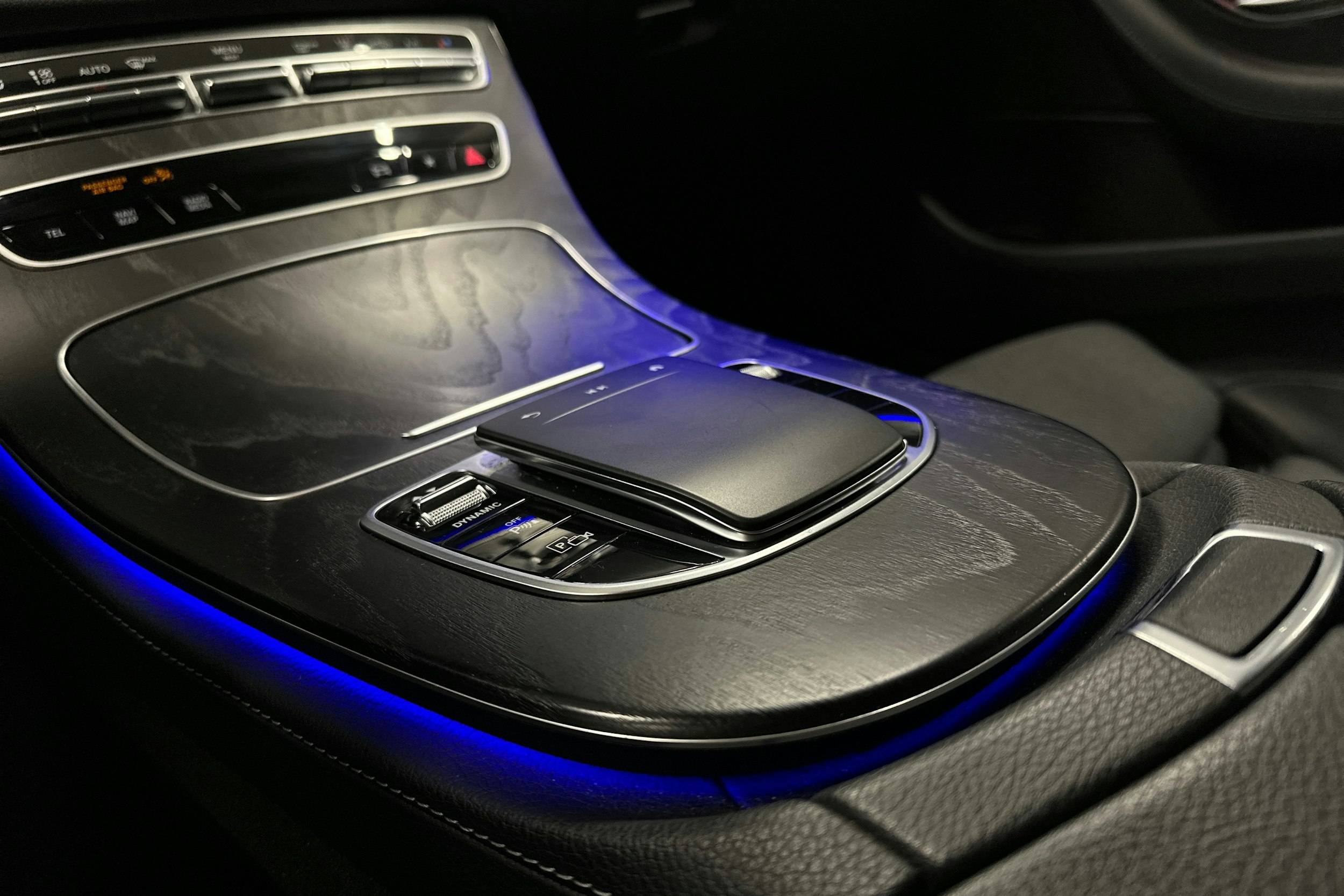 sininen Mercedes-Benz E 2023 kuva 22.