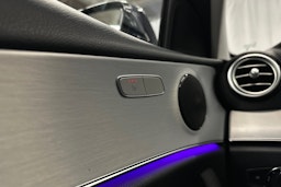 sininen Mercedes-Benz E 2023 kuva 23.