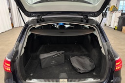 sininen Mercedes-Benz E 2023 kuva 25.