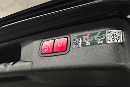 sininen Mercedes-Benz E 2023 kuva 26.