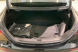 Musta Mercedes-Benz E 2023 kuva 30.