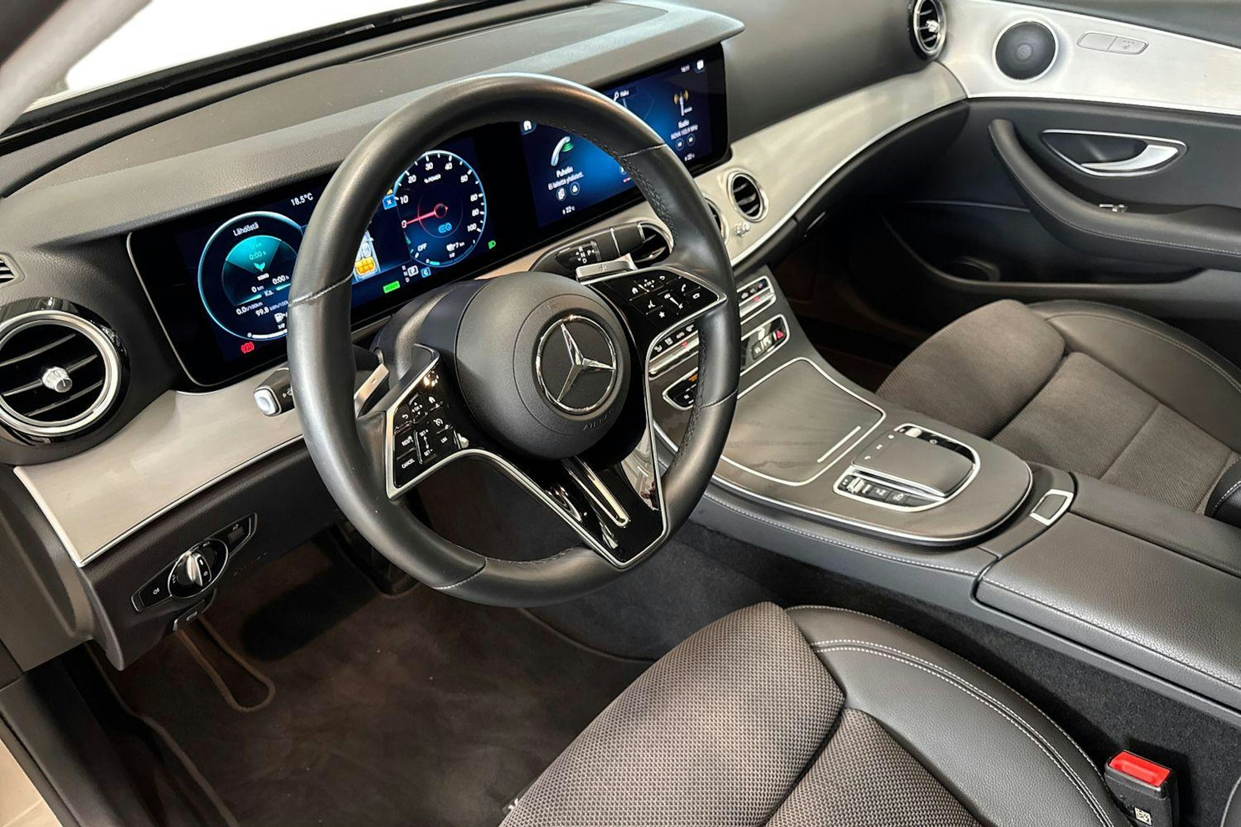harmaa Mercedes-Benz E 2023 kuva 6.