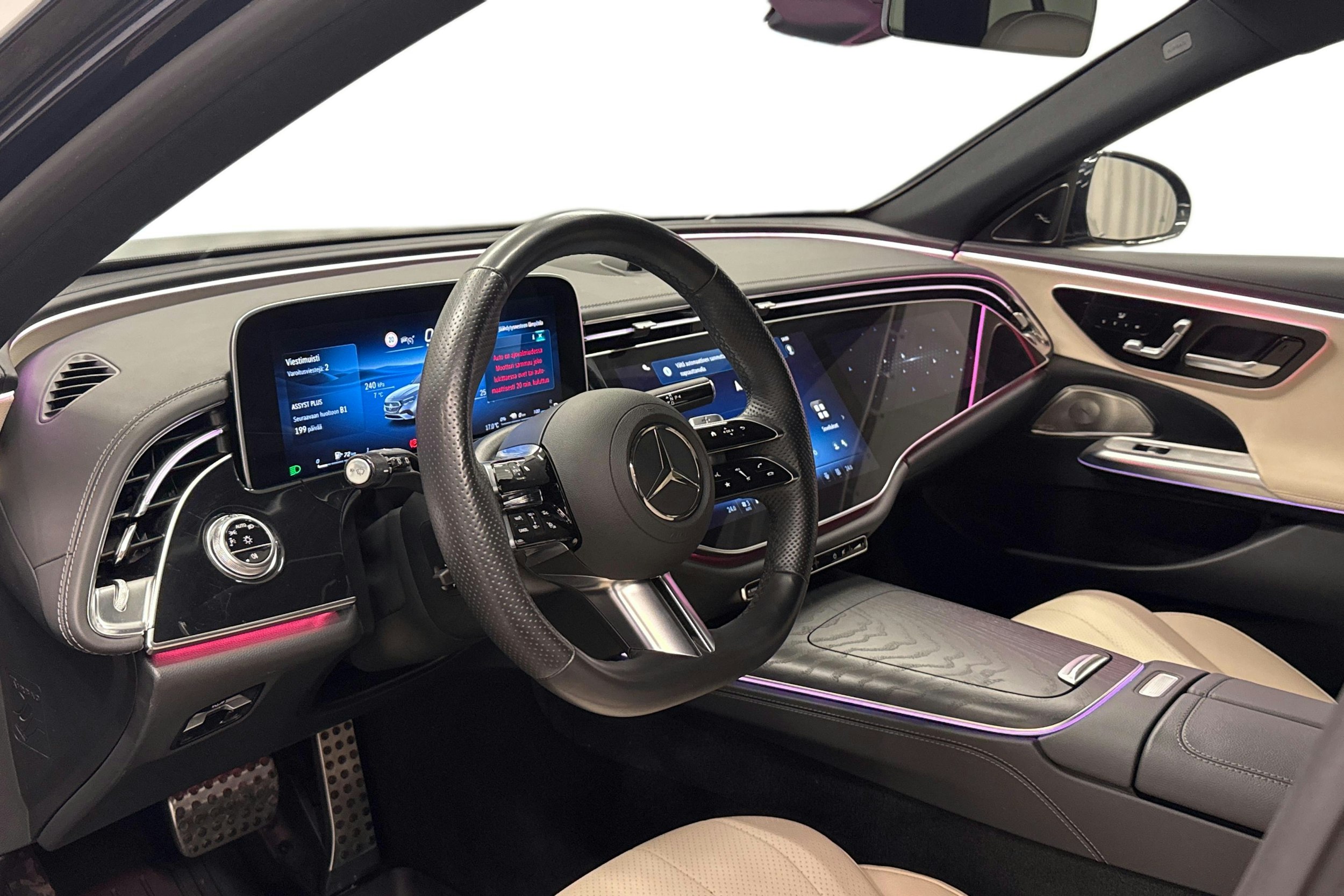 sininen Mercedes-Benz E 2024 kuva 7.