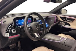 sininen Mercedes-Benz E 2024 kuva 7.