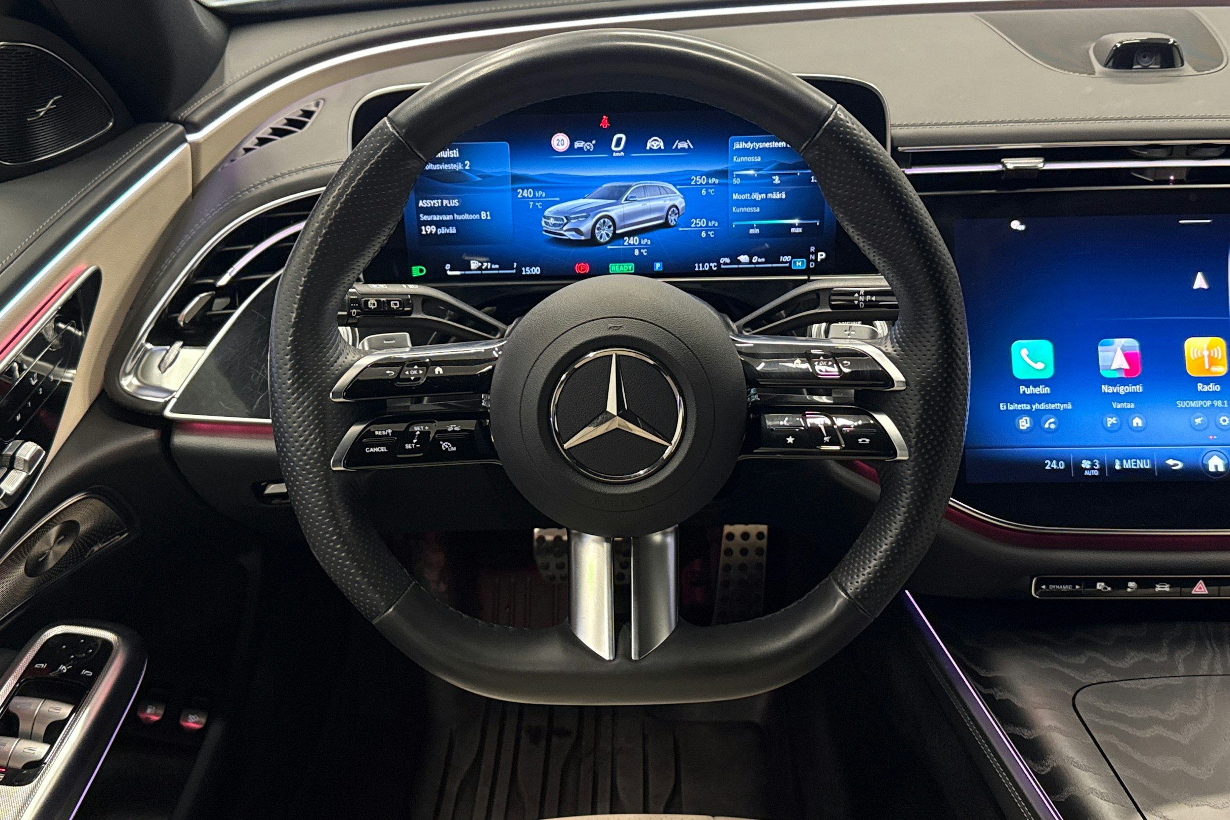 sininen Mercedes-Benz E 2024 kuva 15.