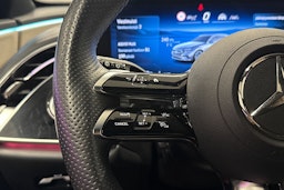 sininen Mercedes-Benz E 2024 kuva 16.