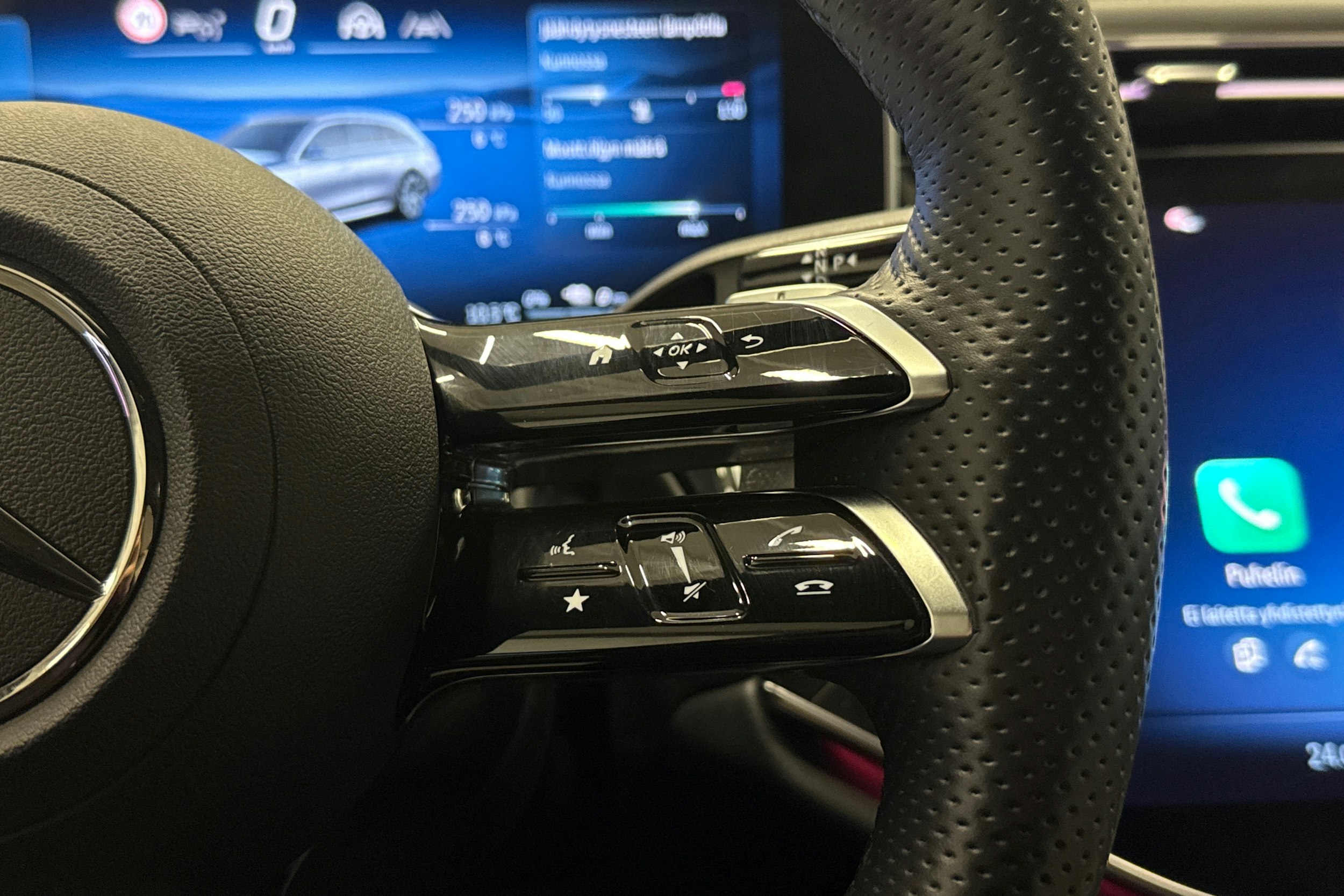 sininen Mercedes-Benz E 2024 kuva 17.