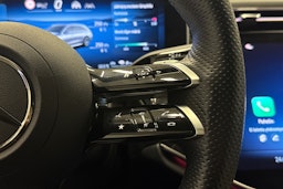 sininen Mercedes-Benz E 2024 kuva 17.