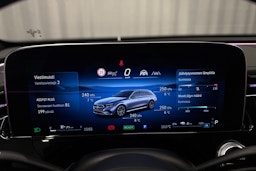 sininen Mercedes-Benz E 2024 kuva 18.