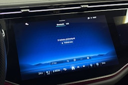 sininen Mercedes-Benz E 2024 kuva 23.